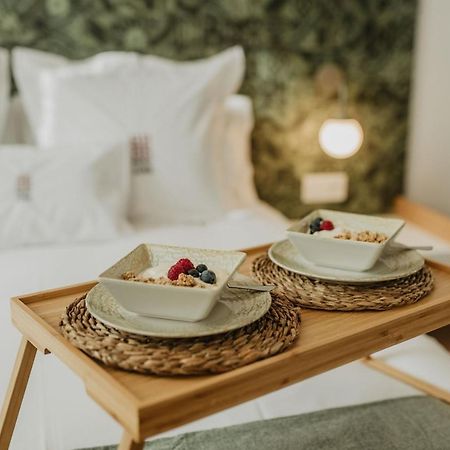 Petit Luxe Volta Bed and Breakfast Terrassa Buitenkant foto