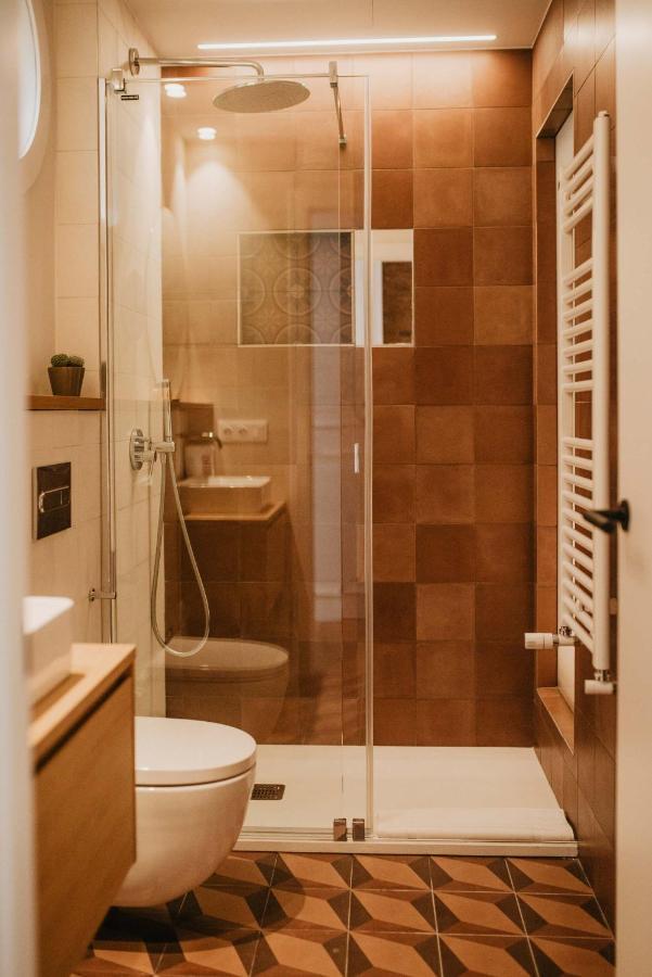 Petit Luxe Volta Bed and Breakfast Terrassa Buitenkant foto